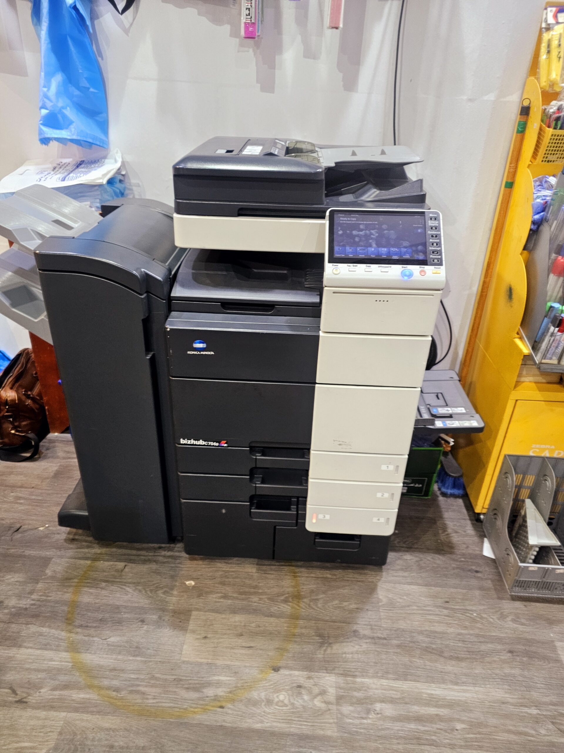 مكتبة وقرطاسية للتقبيل