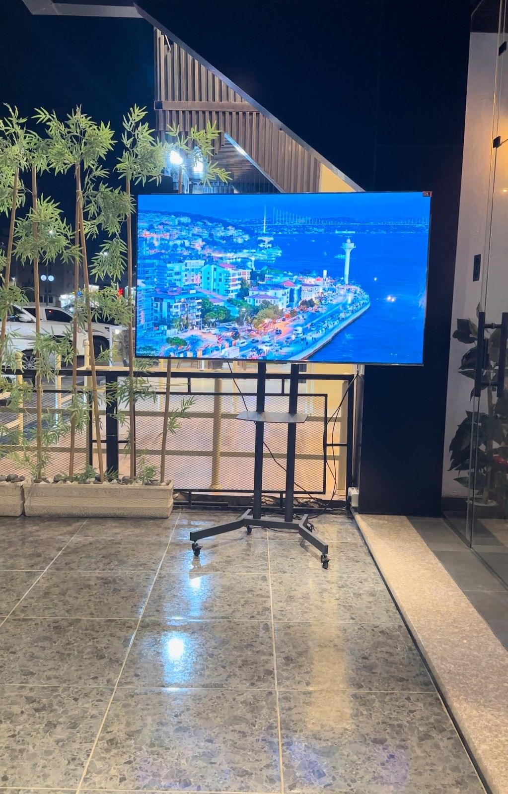 مطعم للتقبيل بكاامل معداته والعماله