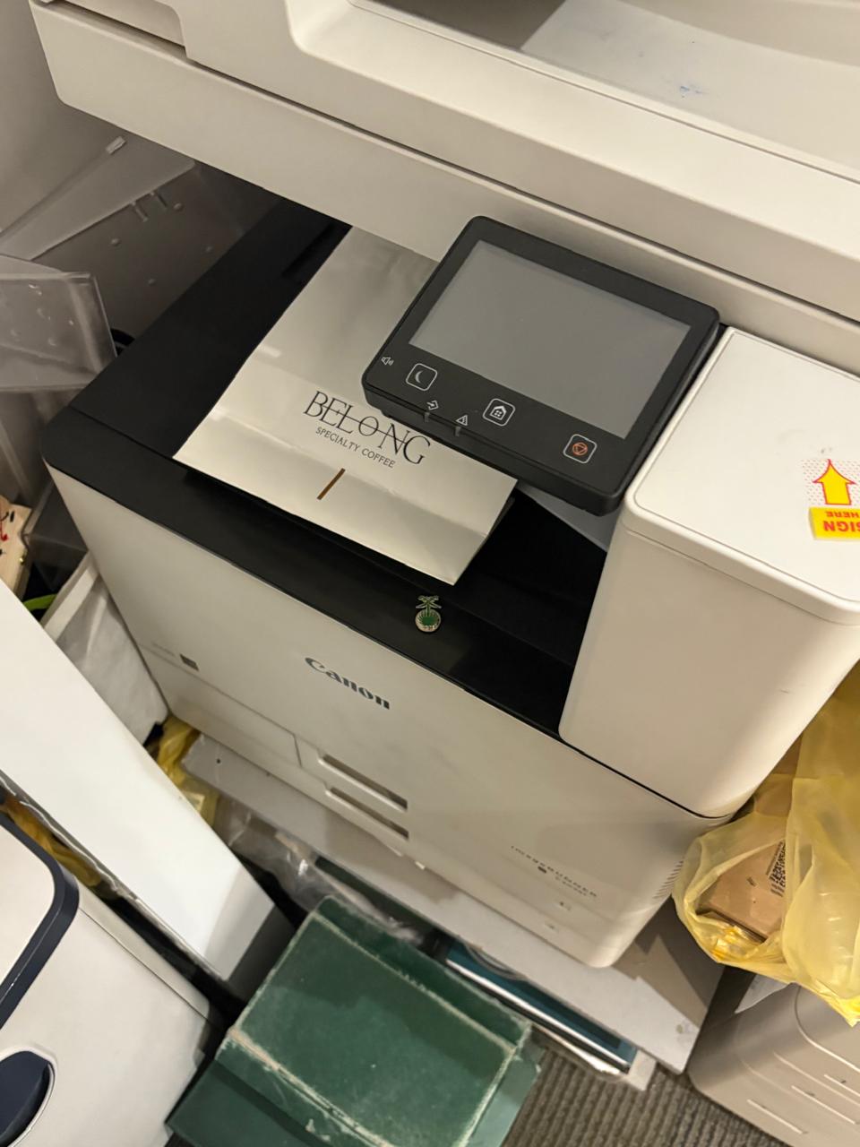 أثاث مكتبي للتقبيل