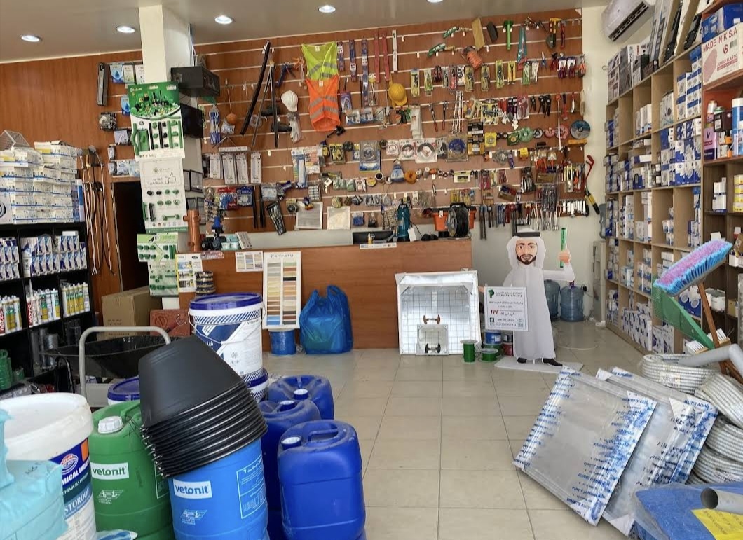 للتقبيل محل بيع مواد السباكة والكهرباء والادوات الصحية