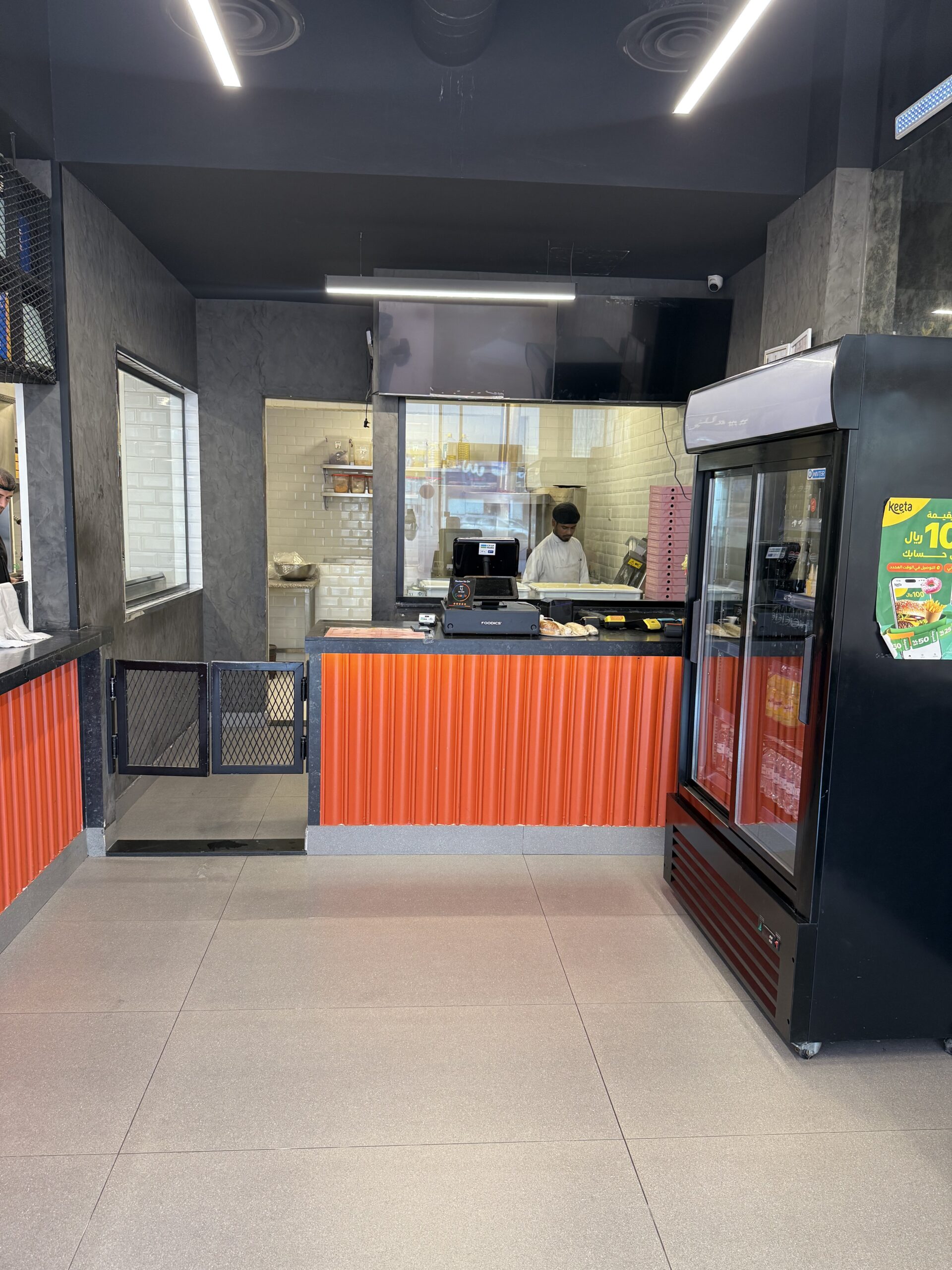 للبيع مطعم متكامل مختص بشورما والمشاوي