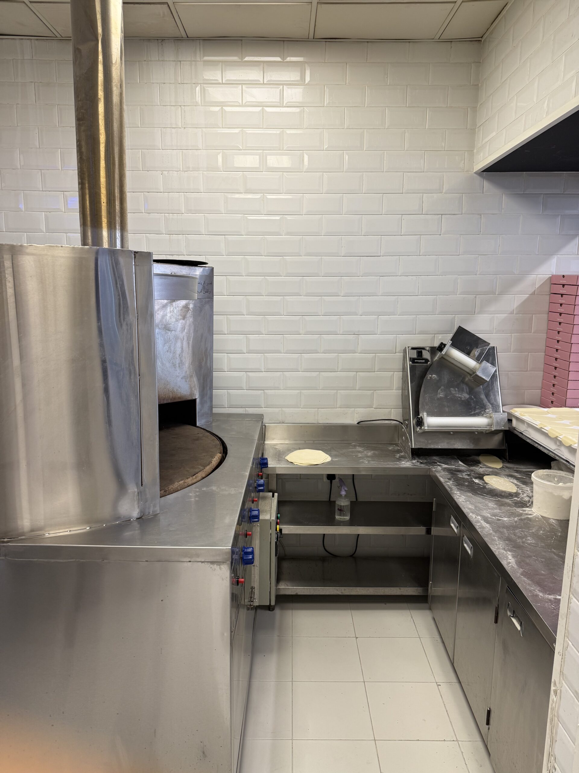 للبيع مطعم متكامل مختص بشورما والمشاوي